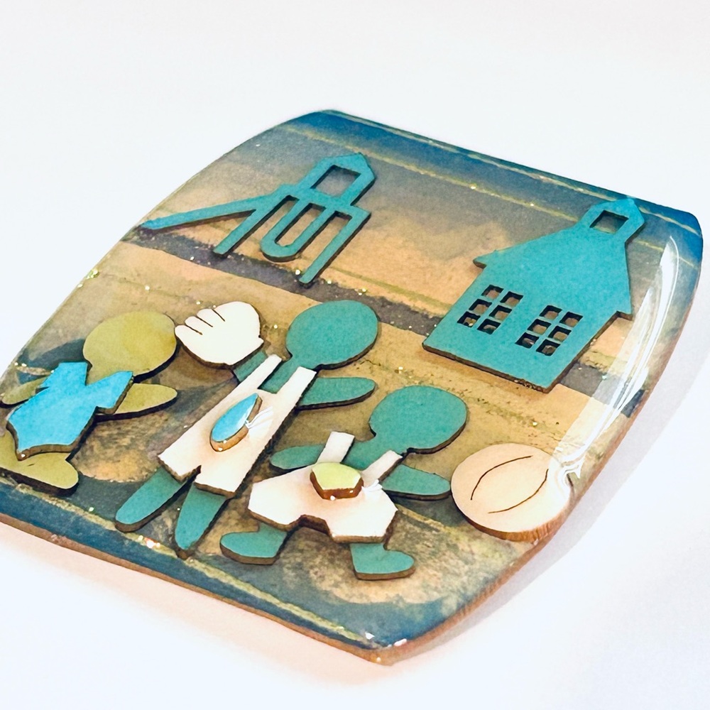 Vintage Little People Pins by Lucinda - Picture 4 of 6